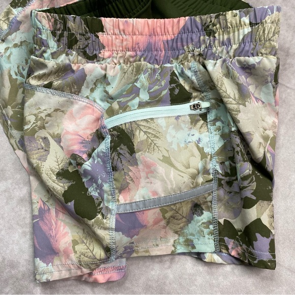 Fabletics Shorts Women Size M Floral Gym 3" Workout Active Lined Zip Pockets G32 - Picture 2 of 9